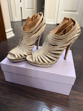 Vera Wang Lavender Label Metallic Nude Strappy Stiletto Sandals